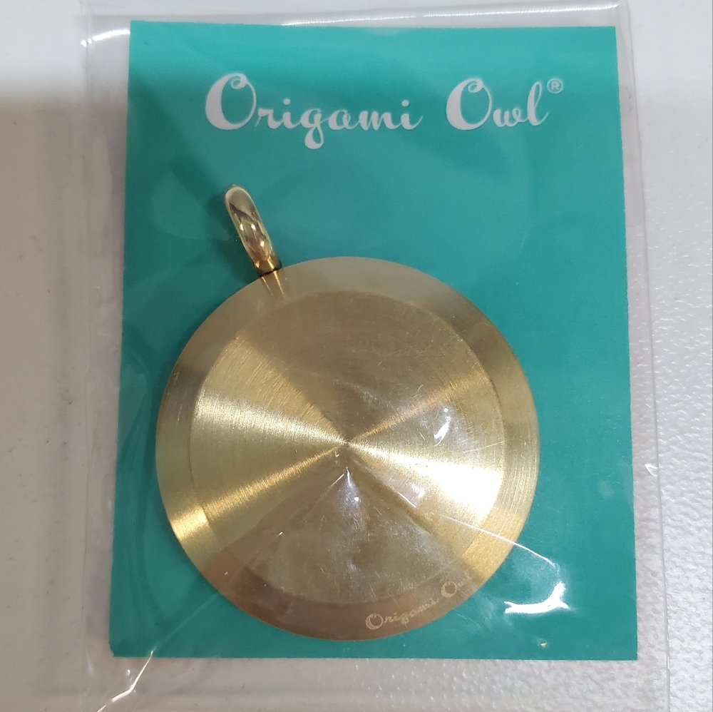 Origami Owl - Brand New Gold Medium Solid Twist Living Locket Base